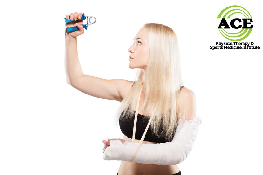 60627907 - fitness blond girl with a broken arm in plaster exercising